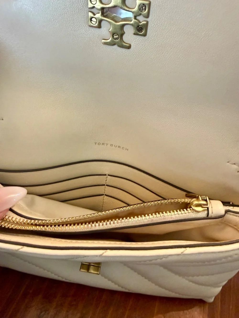 Tory Burch Kira Chevron Chain Wallet - Cream